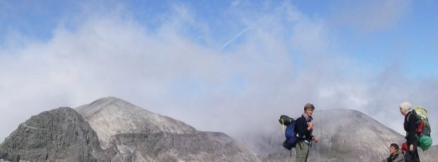  Afuera en las colinas